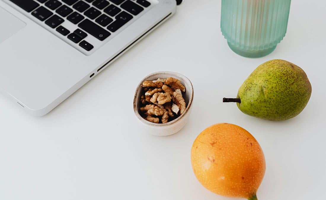 snack on fruit high fiber foods