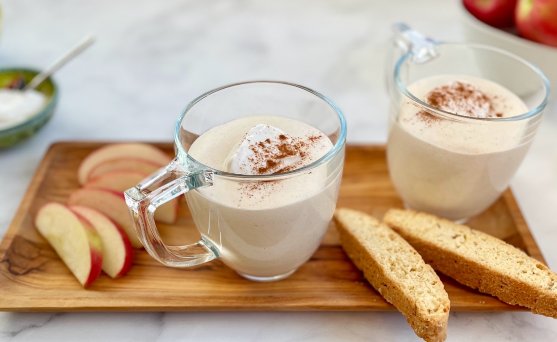 Hot Apple Pie Smoothie with Skyr