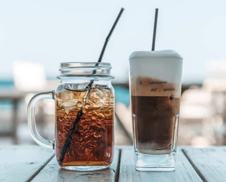 Coffee and Tea: Health Benefits & Caffeine Insights