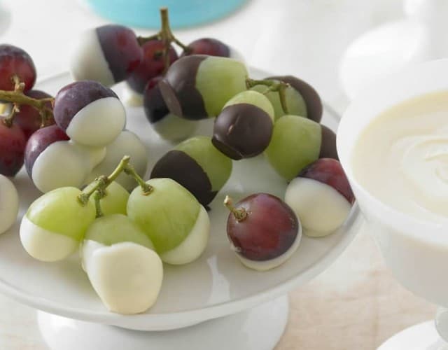 Chocolate-Dipped Fresh Grapes